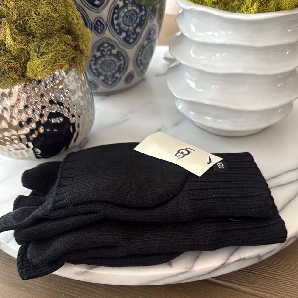 UGG flip mittens